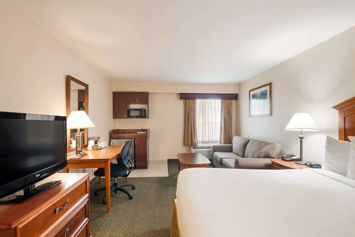 Room 9 of 27