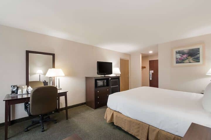 Room 12 of 27
