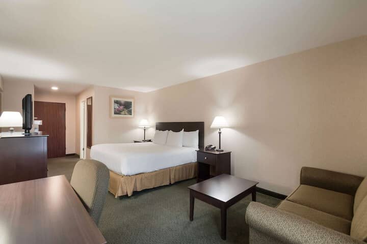 Room 11 of 27