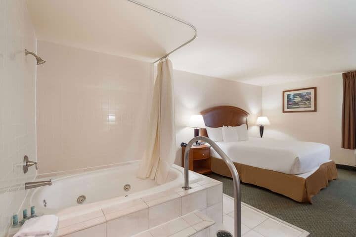 Room 6 of 27